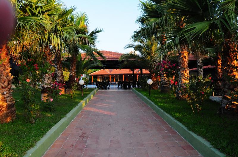 CLUB AKMAN BEACH HOTEL