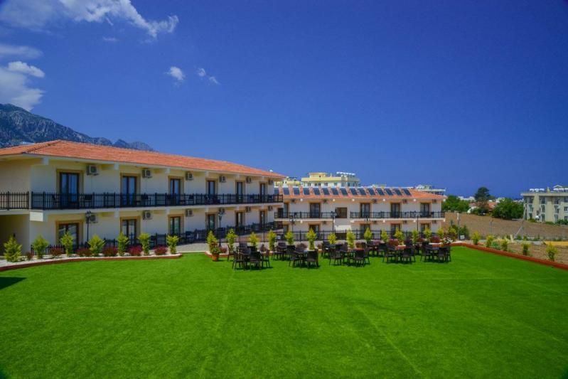 Riverside Holiday Village Hotel