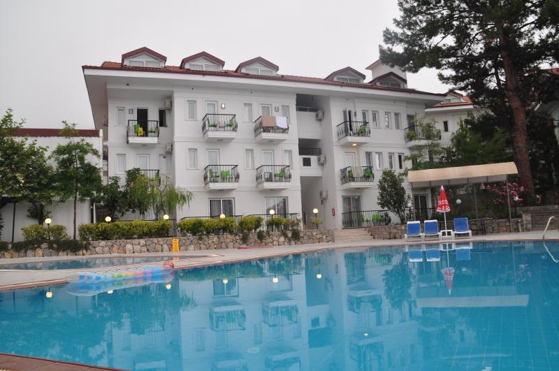 Sunshine Holiday Resort Hotel